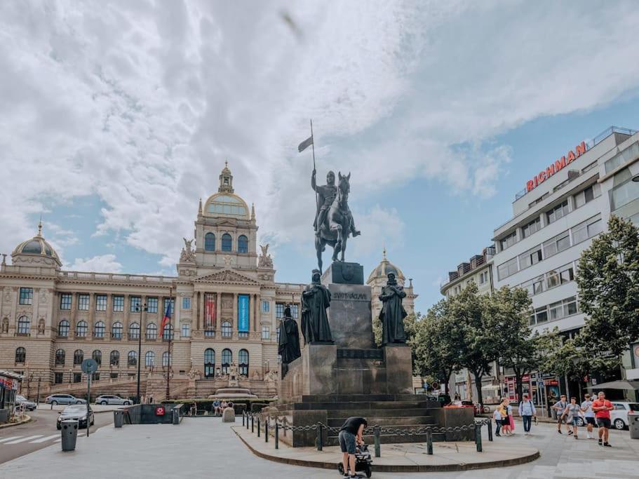 Calm Wenceslas Square Apartment Prag